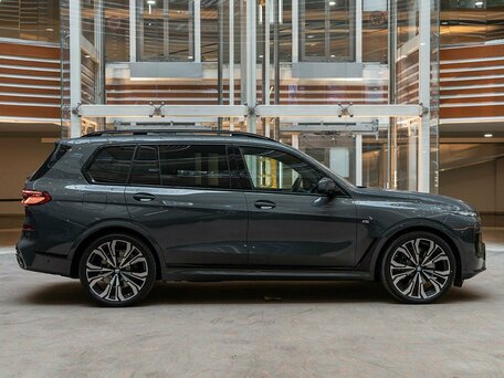 2026 BMW X7 40i I (G07) Рестайлинг, серый, 16990000 рублей, вид 5