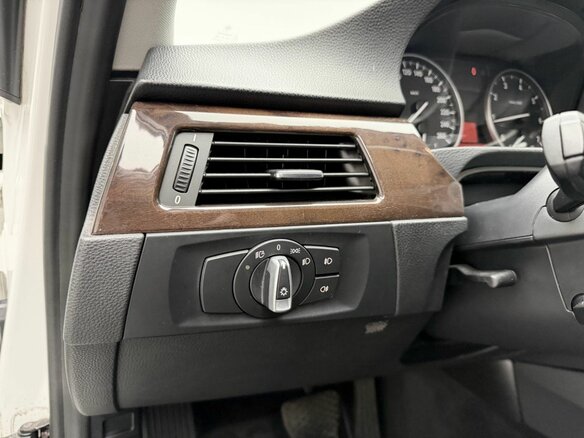 2011 BMW 3 серии 320i V (E90/E91/E92/E93) Рестайлинг, белый, 1224000 рублей - вид 9