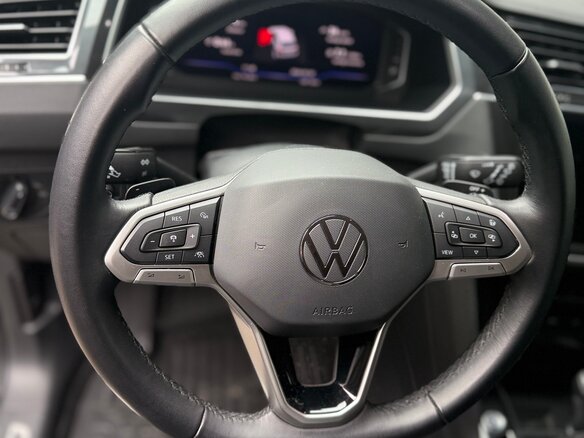 2021 Volkswagen Tiguan II Рестайлинг, чёрный, 3500000 рублей - вид 9