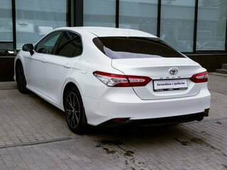 2021 Toyota Camry VIII (XV70) Рестайлинг, белый, 2989000 рублей, вид 3