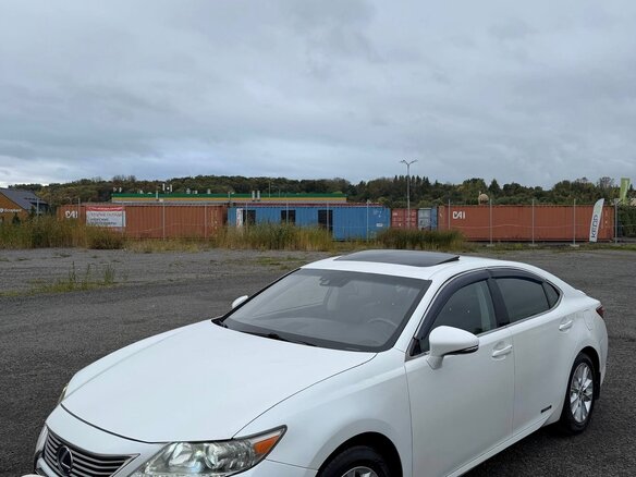 2012 Lexus ES 300h VI, белый - вид 1