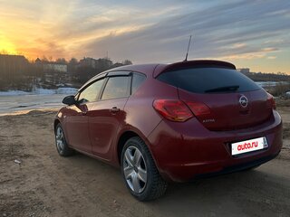 2011 Opel Astra J, красный, 849000 рублей, вид 4