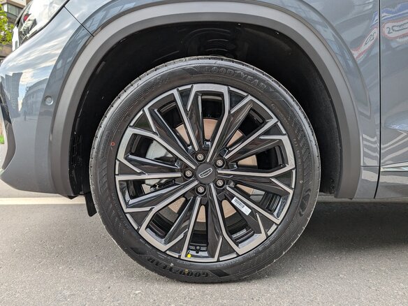 2026 Geely Monjaro (Xingyue L) I Рестайлинг 2 (China Market), серый, 3985000 рублей - вид 16