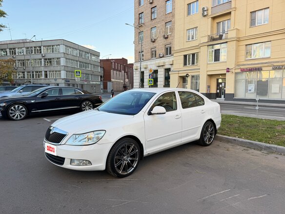 2011 Skoda Octavia II (A5) Рестайлинг, белый, 630000 рублей - вид 14