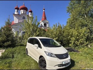 2009 Honda Freed I, белый, 900000 рублей, вид 3