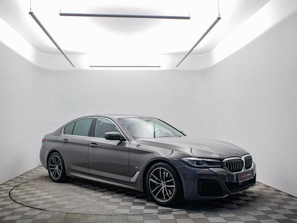 2020 BMW 5 серии 520i VII (G30/G31/G38) Рестайлинг, серый - вид 2