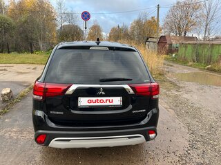 2020 Mitsubishi Outlander III Рестайлинг 3, чёрный, 2000000 рублей, вид 2