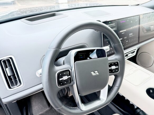 2024 Li Auto (Lixiang) L9 52.3 kWh I Рестайлинг, чёрный - вид 12
