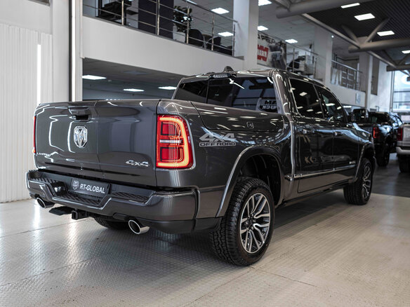 2026 Ram 1500 Crew Cab eTorque V Рестайлинг, серый, 11062679 рублей - вид 5