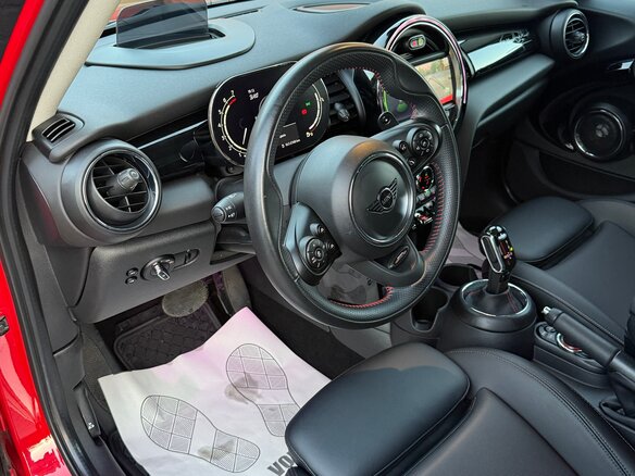 2020 Mini Hatch Cooper S III (F55/F56) Рестайлинг, красный - вид 15