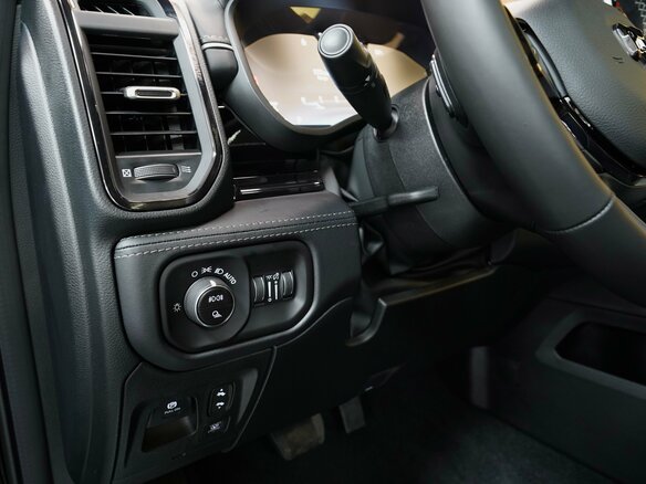 2026 Ram 1500 Crew Cab V Рестайлинг, чёрный - вид 15