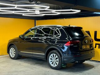 2017 Volkswagen Tiguan II, чёрный, 2119000 рублей, вид 5
