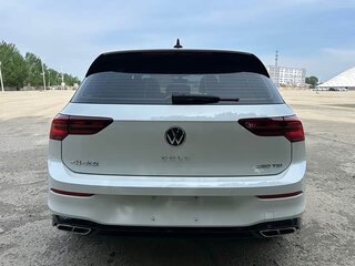 2023 Volkswagen Golf VIII, белый, 1910000 рублей, вид 5