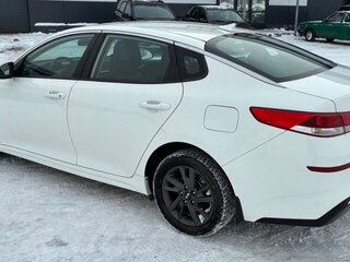 2019 Kia Optima IV Рестайлинг, белый, 1700000 рублей, вид 4