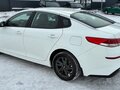 2019 Kia Optima IV Рестайлинг, белый, 1700000 рублей - вид 3