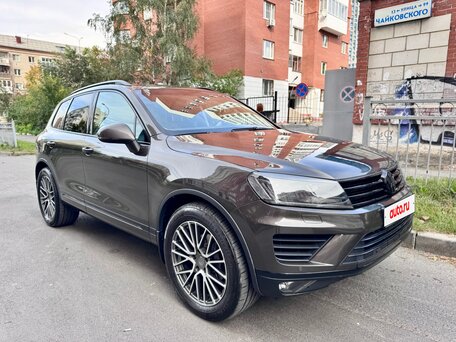 2014 Volkswagen Touareg II Рестайлинг, коричневый, 2690000 рублей, вид 1