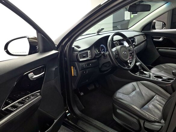 2017 Kia Niro I, чёрный, 1179000 рублей - вид 4