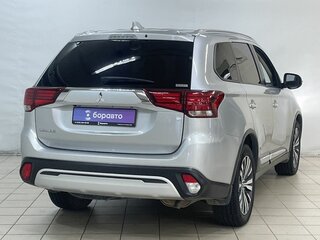 2021 Mitsubishi Outlander III Рестайлинг 3, серый, 2449000 рублей, вид 4