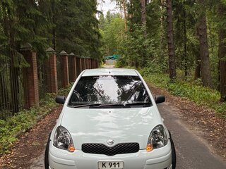 2002 Toyota Vitz I (P10), белый, 270000 рублей, вид 1