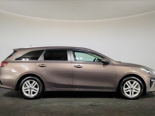 2021 Kia Ceed III Рестайлинг, серый, 1740000 рублей, вид 4