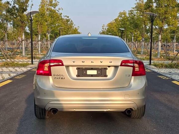2018 Volvo S60 II Рестайлинг, золотистый, 1370000 рублей - вид 7