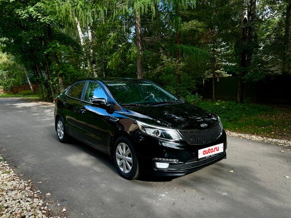 2017 Kia Rio III Рестайлинг, чёрный - вид 1