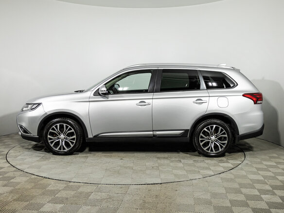 2017 Mitsubishi Outlander III Рестайлинг 2, серебристый, 1639700 рублей - вид 3