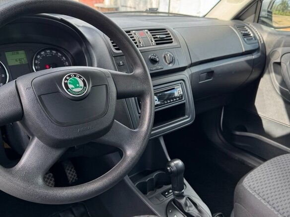 2011 Skoda Fabia II Рестайлинг, белый, 770000 рублей - вид 13