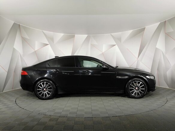 2017 Jaguar XE I, чёрный, 1595000 рублей - вид 5