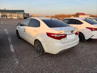 2014 Kia Rio 6-speed III, белый, 580000 рублей, вид 3