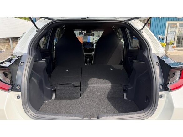 2022 Toyota Yaris IV, белый, 1061000 рублей - вид 25