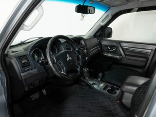 2011 Mitsubishi Pajero IV, серебристый, 1650000 рублей, вид 5