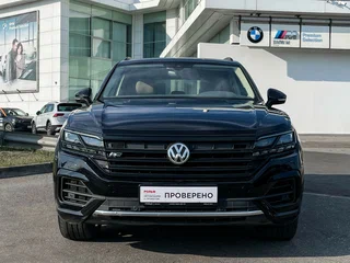 2019 Volkswagen Touareg III, чёрный, 4598000 рублей, вид 2