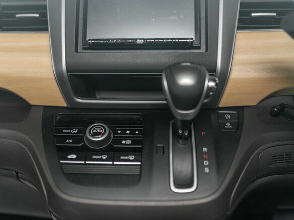 2017 Honda Freed+ II, красный, 1389000 рублей - вид 13