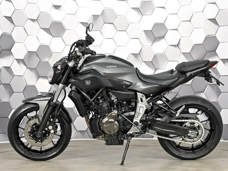 2014 Yamaha MT-07 (FZ-07), серый, 699000 рублей, вид 4