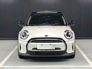 2023 Mini Hatch Cooper III (F55/F56) Рестайлинг 2, белый, 2098000 рублей, вид 2