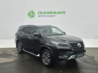 2021 Toyota Fortuner II Рестайлинг, чёрный, 4620000 рублей, вид 3