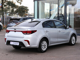 2020 Kia Rio IV, серый, 1680000 рублей, вид 4