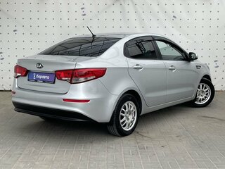 2015 Kia Rio III Рестайлинг, серебристый, 1070000 рублей, вид 5