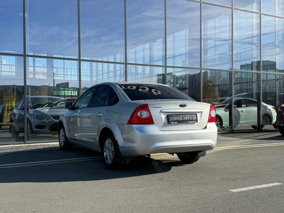 2011 Ford Focus II Рестайлинг, серебристый, 490000 рублей - вид 4