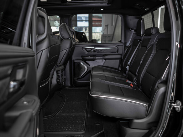 2026 Ram 1500 Crew Cab eTorque V Рестайлинг, чёрный, 12090317 рублей - вид 17