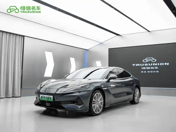 2026 Denza Z9, серебристый, 7969001 рублей - вид 3