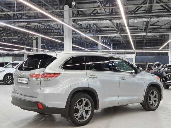 2014 Toyota Highlander III (XU50), серебристый, 2629000 рублей - вид 3