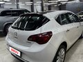 2013 Opel Astra J Рестайлинг, белый, 890000 рублей - вид 2