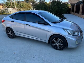 2013 Hyundai Solaris I, серебристый, 1000000 рублей, вид 4