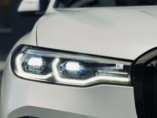2022 BMW X7 40i I (G07), белый, 8190000 рублей, вид 4