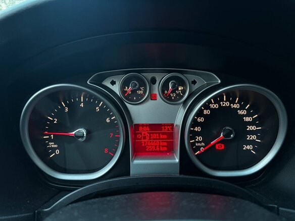 2008 Ford Focus II Рестайлинг, чёрный, 440000 рублей - вид 5