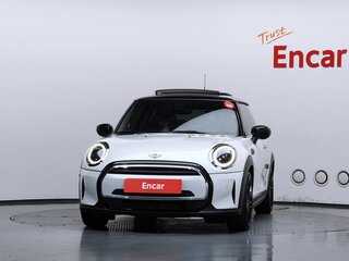 2022 Mini Hatch Cooper III (F55/F56) Рестайлинг 2, белый, 2051000 рублей, вид 2