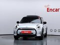 2022 Mini Hatch Cooper III (F55/F56) Рестайлинг 2, белый, 2051000 рублей - вид 1