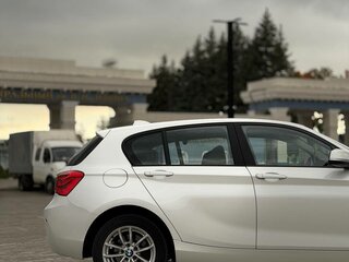 2017 BMW 1 серии 118i II (F20/F21) Рестайлинг, белый, 1650000 рублей, вид 5